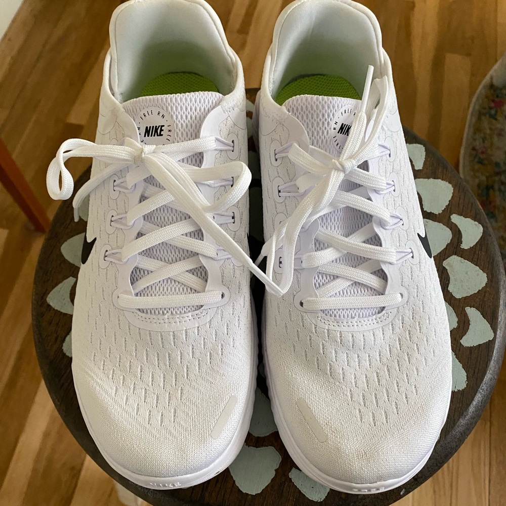 White nike free sneakers
